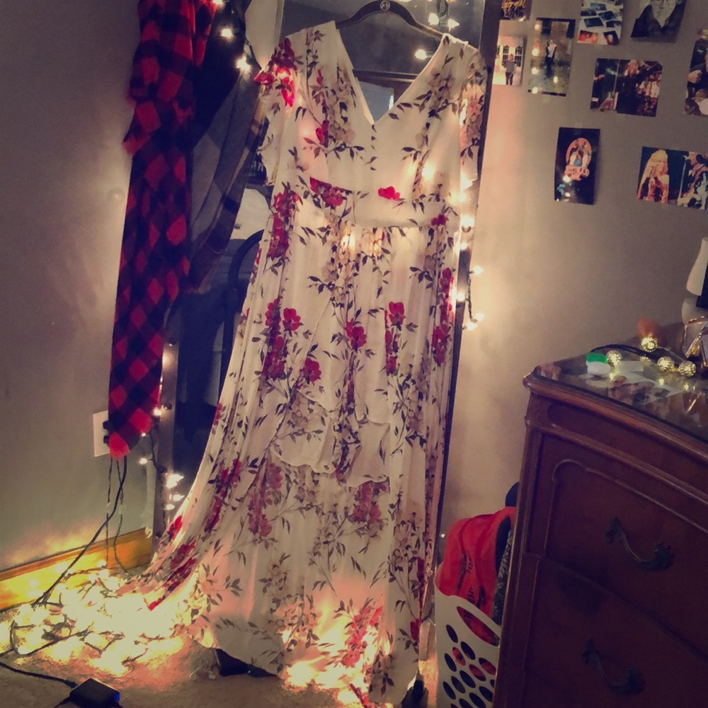 Beautiful dress I have no use for it anymore